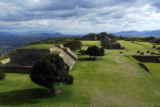 Site of ruins of an ancient centre of Zapotec and Mixtec culture, located in what is now Oaxaca state, Mexico