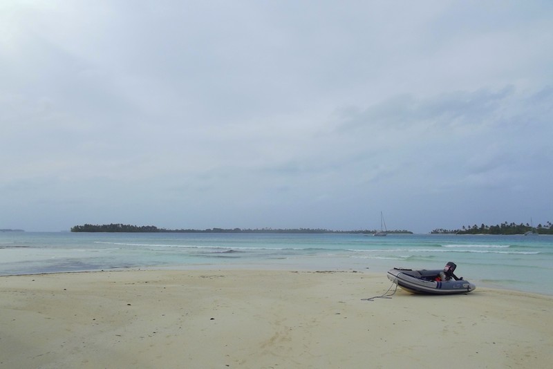 A dingy on the sands of the San Blas islands