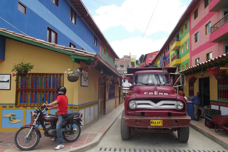 The stunning colours in the streets of Guatapé, Colombia